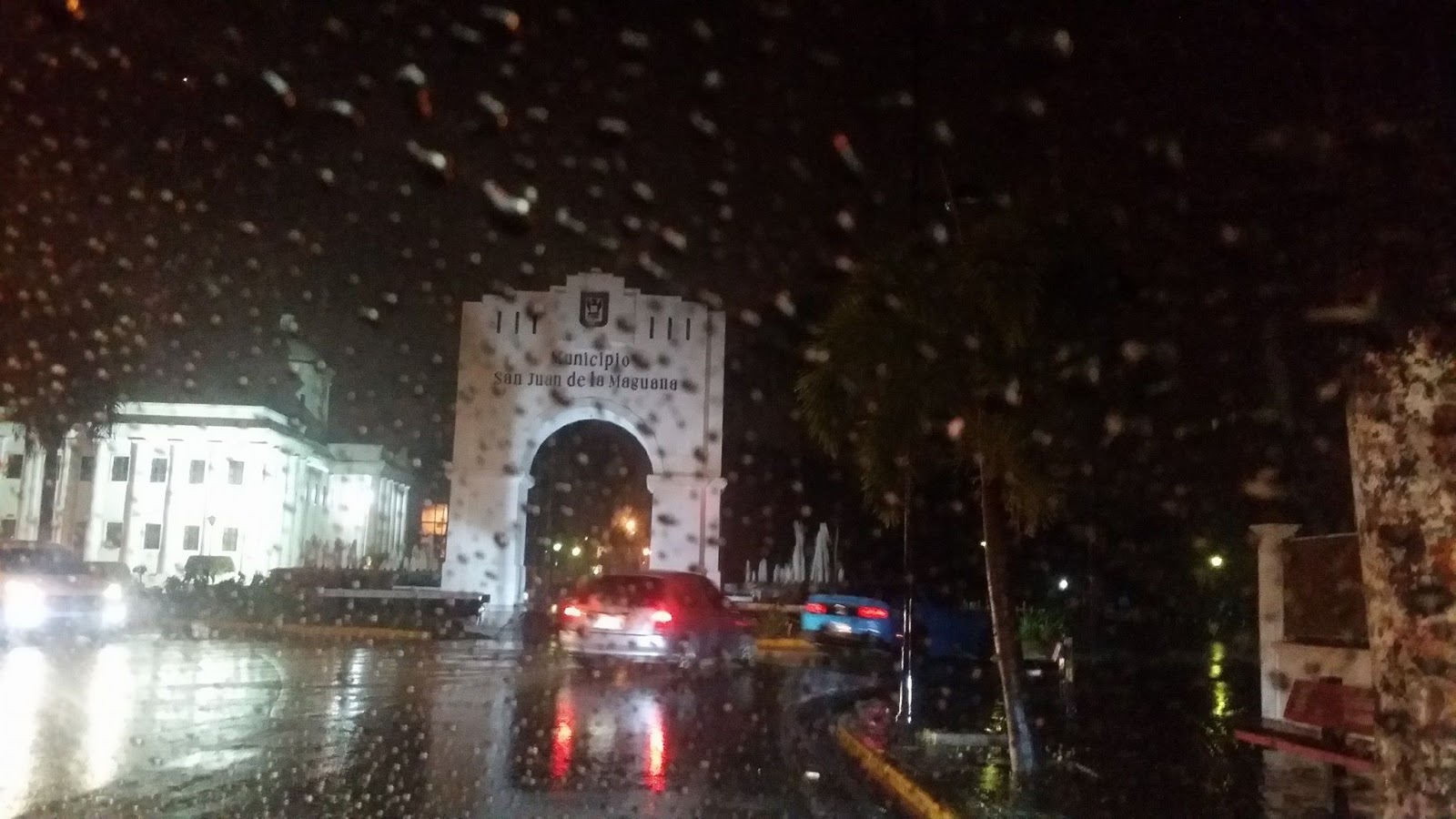 En San Juan, las lluvias inundan viviendas y suben nivel presa de sabaneta