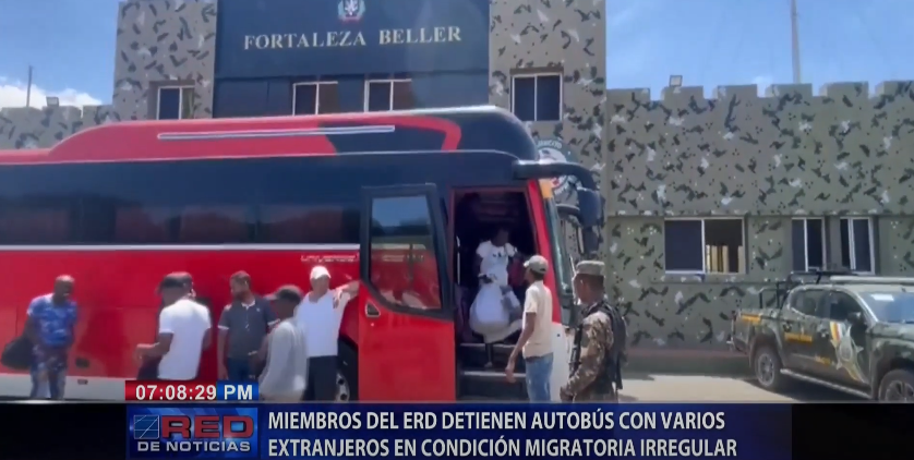 ERD detiene autobús con extranjeros en condición migratoria irregular