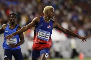 El dominicano Alexander Ogando sorprende a Knighton en los 200 metros