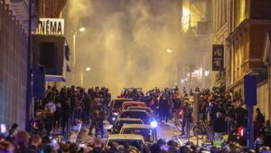 Francia Al menos 157 detenidos en la sexta noche de disturbios en Francia tras la muerte de Nahel
