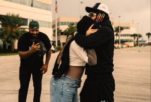 Tekashi 6ix9ine sorprende a Yailin La Más Viral con una Rolls-Royce del año 