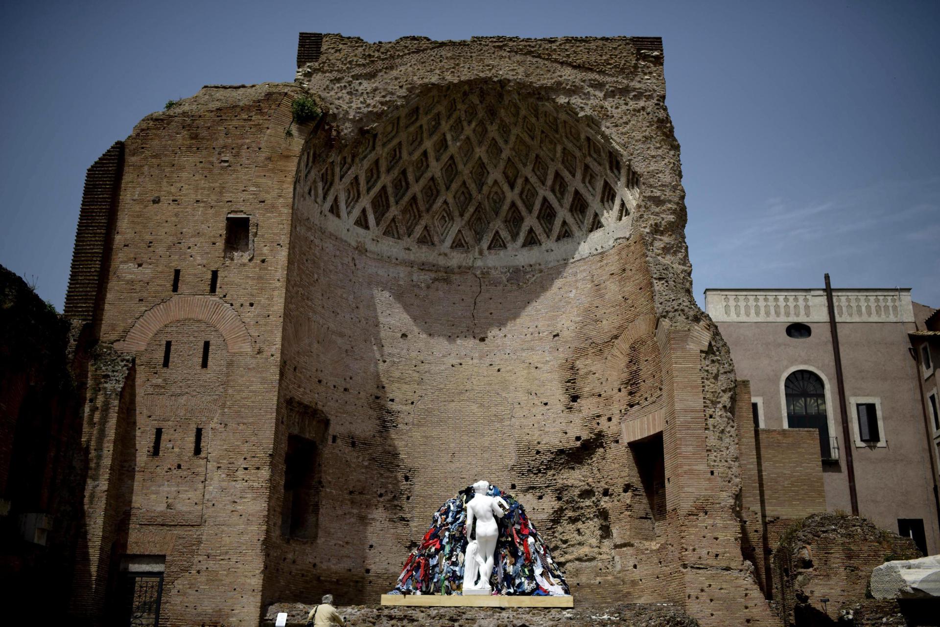 Destruida por un incendio la "Venus de los Trapos" de Michelangelo Pistoletto en el centro de Nápoles
