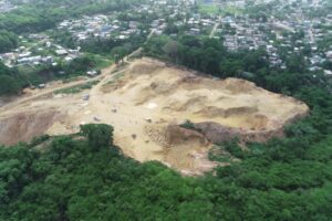 Medio Ambiente ocupa tres retroexcavadoras en una mina ilegal en Santo Domingo Norte 