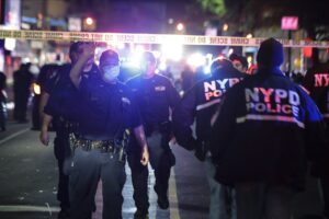 Violencia en NY deja un muerto y heridos de tiroteos y puñaladas
