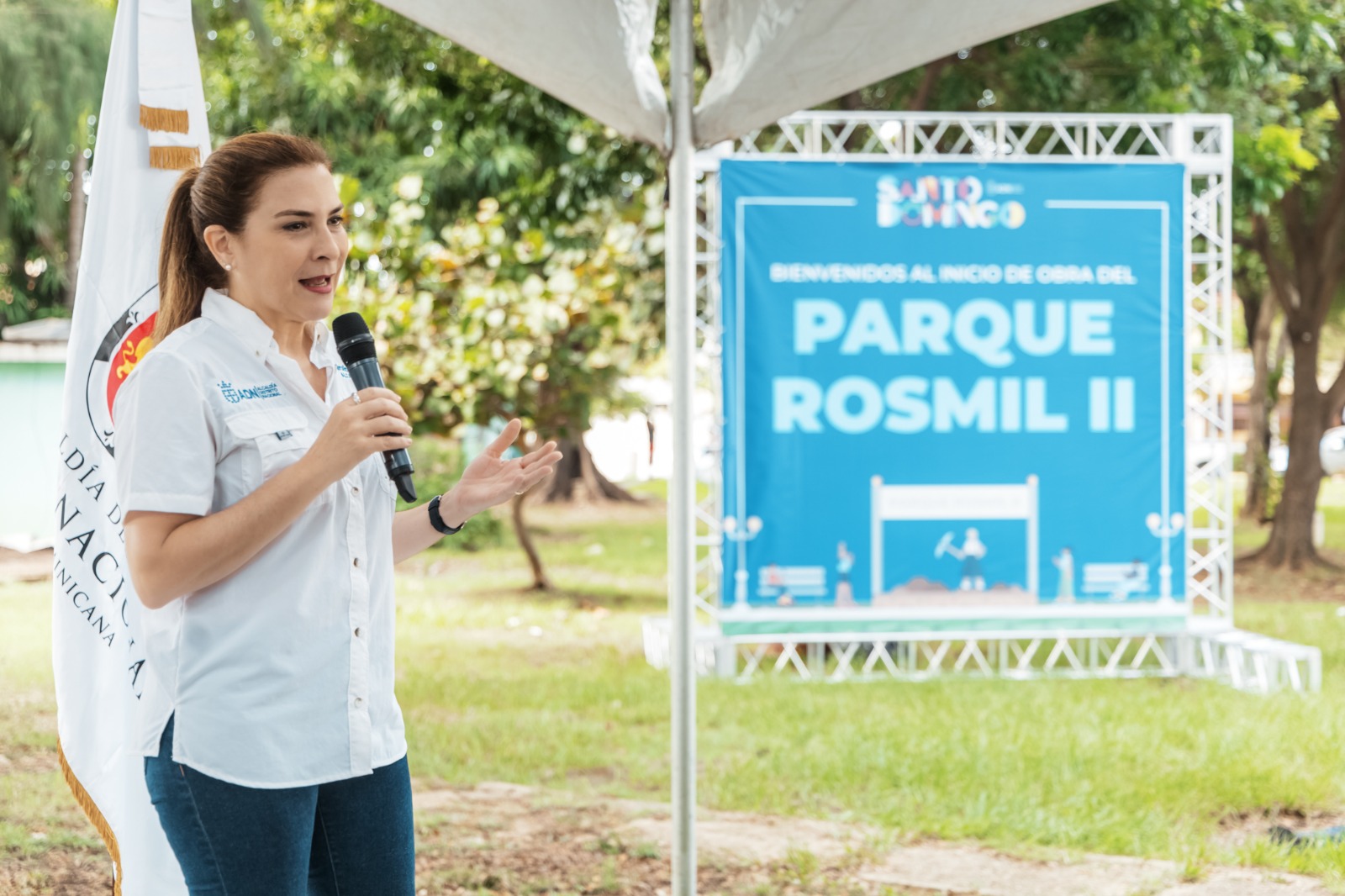 Con inversión de RD$9 millones alcaldesa Carolina Mejía inicia trabajos parque Rosmil II 