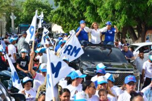 Manuela Ortiz encabeza marcha en Estebanía, respaldada por todas las autoridades del PRM 