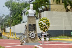 Alcalde Jiménez develiza busto dedicado a juan Luis Duquela y La Trinitaria 