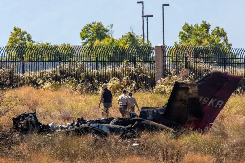 Mueren seis personas al estrellarse un avión privado en California