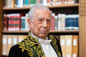 Mario Vargas Llosa se recupera tras contagiarse de COVID-19