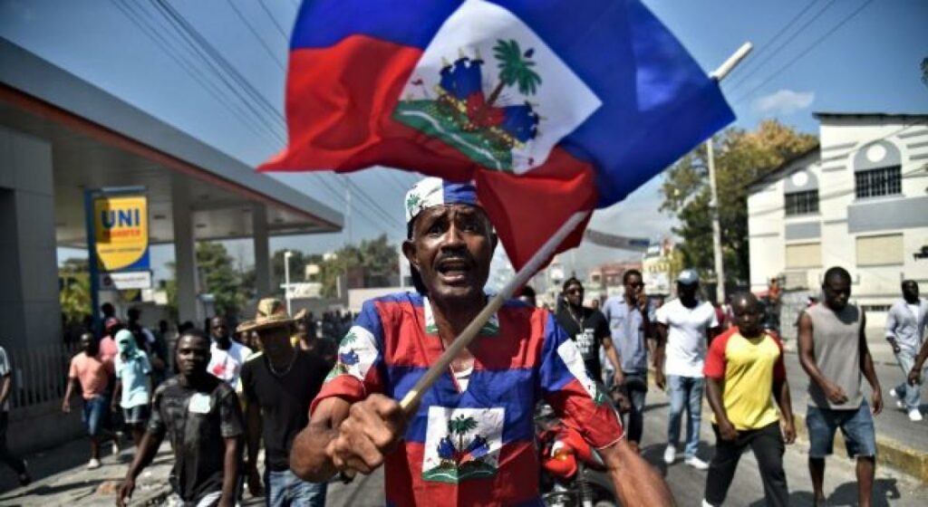 Haitianos radicados en el país anuncian marcha por la paz de Haití