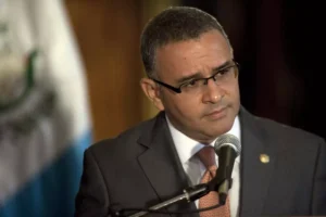 Condenan a seis años de prisión a expresidente Funes por evadir impuestos