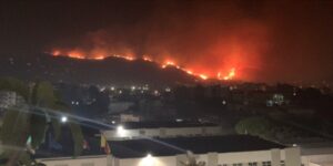 Apocalipsis: Incendios se extienden a Sicilia y cierran aeropuerto en Palermo