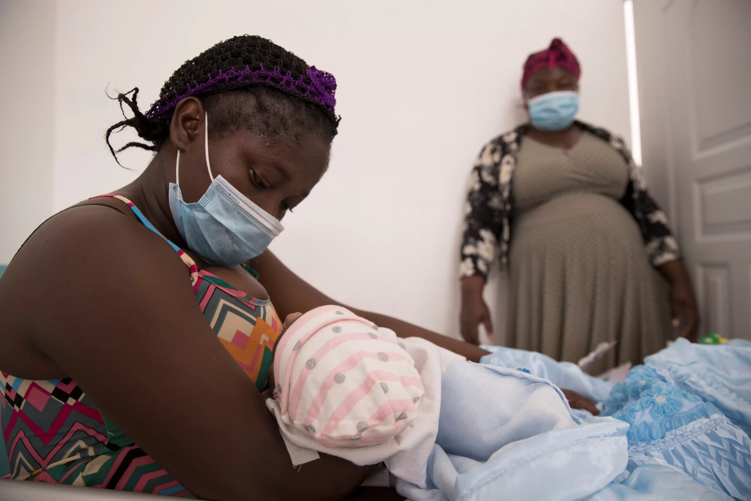 Denuncian detención de embarazadas y lactantes haitianas dentro de centros de salud para repatriarlas