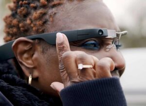 Personas con ceguera pueden usar inteligencia artificial y Google Glass para conocer su entorno