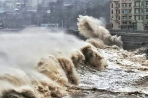 Súper tifón Saola se dirige al sur de China y Hong Kong