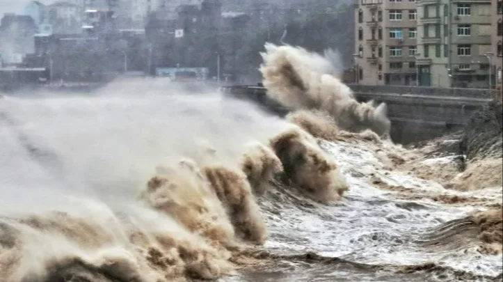 Súper tifón Saola se dirige al sur de China y Hong Kong