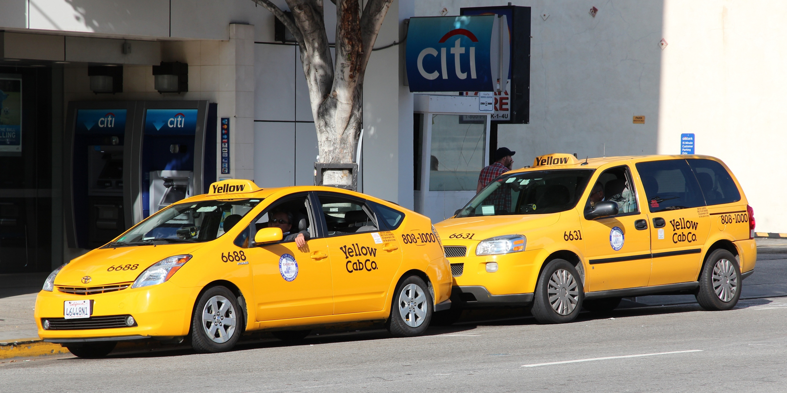 California da luz verde a los taxis robotizados sin conductor