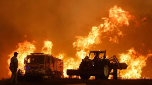 Cuatro personas heridas y 400 efectivos luchando contra las llamas en incendio en Portugal