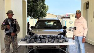 Ejército detiene vehículo con sustancias ilícitas en la frontera con Haití