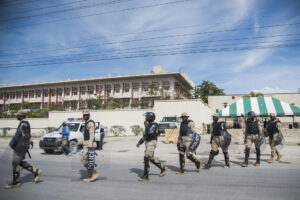 Estados Unidos cierra su embajada en Haití por disparos en su alrededor