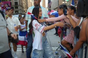 Natti Natasha brilla como reina de la Parada Dominicana en Nueva York