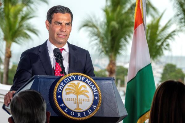 Alcalde republicano de Miami retira su candidatura a la Casa Blanca
