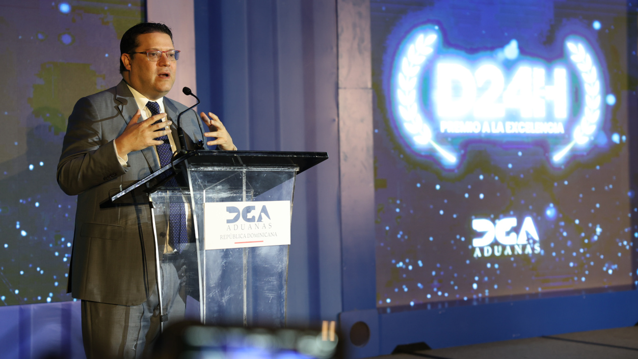 En dos años Aduana ha despachado 45,133 contenedores en 24 horas, según Eduardo Sanz Lovatón