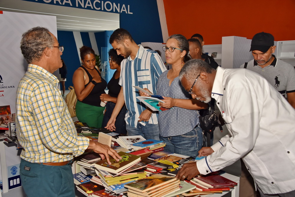 Más de 32 mil personas visitaron la Feria del Libro en su primer fin de semana