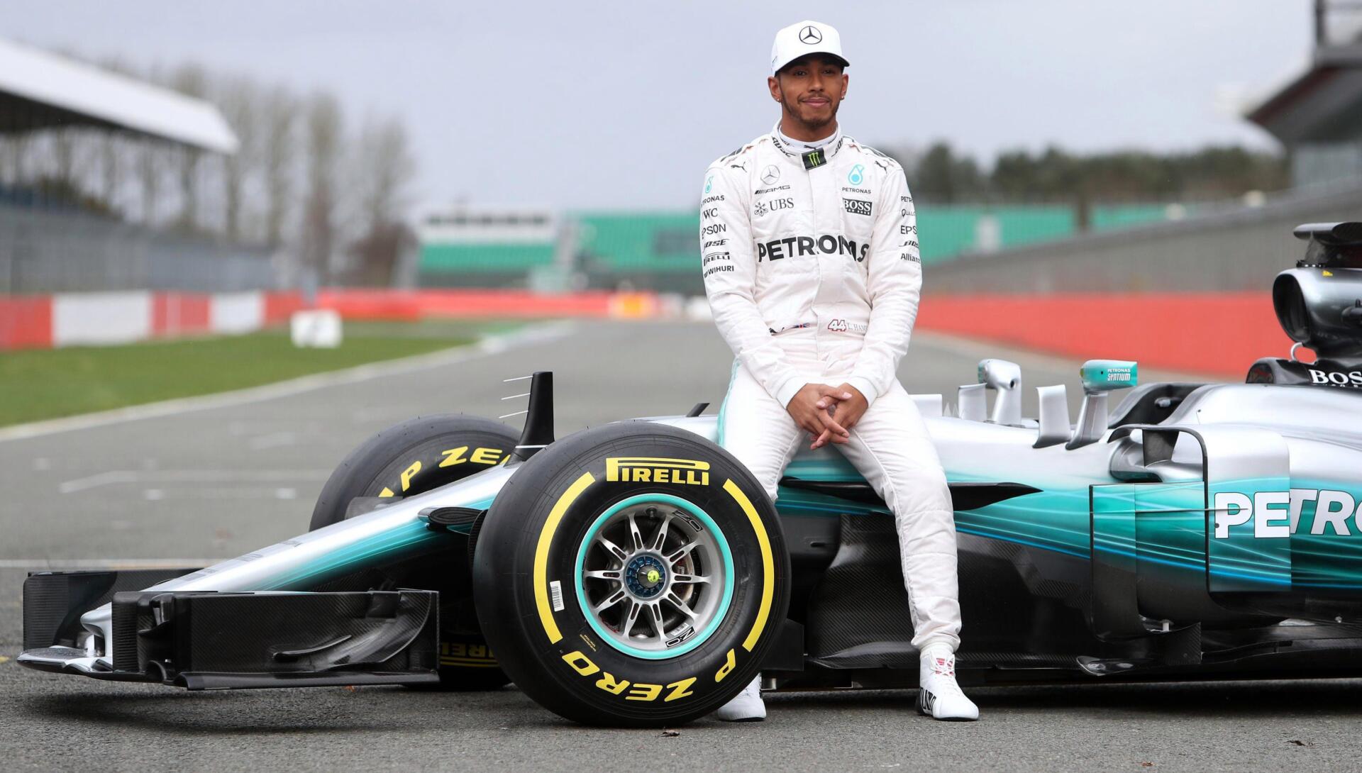 Lewis Hamilton y George Russell renuevan con Mercedes hasta 2025