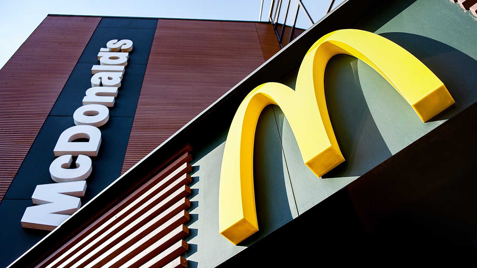Joven es asesinada en pelea por salsa agridulce en McDonald’s