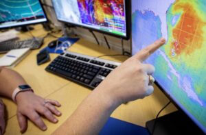 Meteorólogos estadounidenses vigilan cuatro áreas de baja presión en el Atlántico
