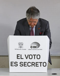 Presidente de Ecuador pide respetar resultados elecciones adelantadas