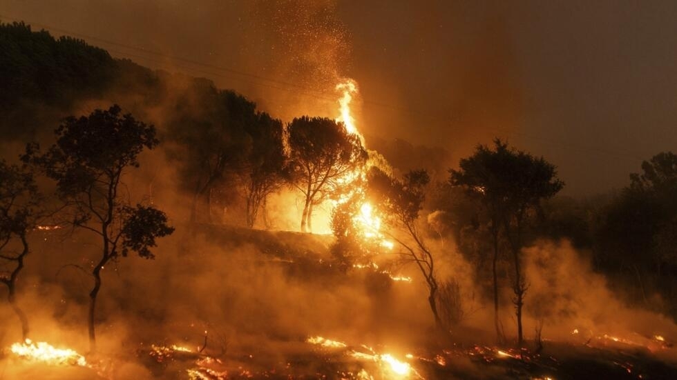 Sigue sin control el peor de los incendios que afectan a Grecia