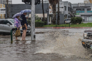 Tormenta Harold toca tierra en el sur de Texas y sus lluvias afectan también al noreste de México