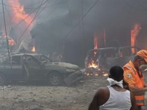 Explosión en San Cristóbal: Digesett trabaja en levantamiento de vehículos dañados