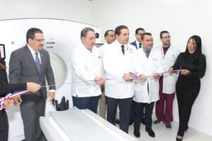 Ney Arias Lora inaugura moderna Unidad de Tomografía
