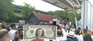 Promueven reelección de Abinader con billete de dólar en Nueva York 
