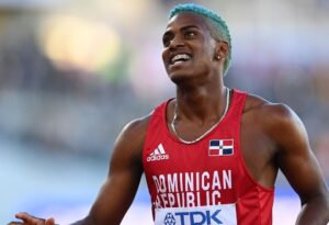 Alexander Ogando clasifica a la final de los 200 metros en Budapest

