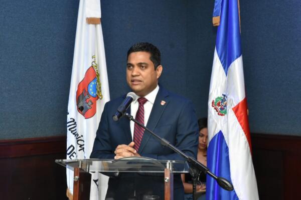 Kelvin Cruz descalifica a Leonel Fernández para hablar de compras de alcaldes
