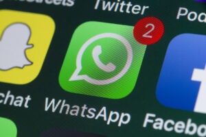 WhatsApp sumará una sala de chat de voz al estilo Clubhouse o Twitter Spaces