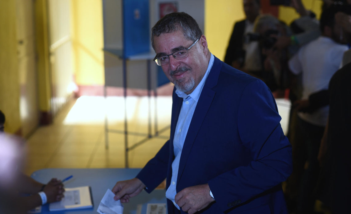 Bernardo Arévalo de León gana la elección presidencial en Guatemala