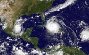 Pronostican mayor actividad de huracanes en el Atlántico 