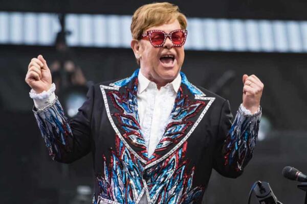 Alta médica para Elton John tras sufrir caída en su domicilio