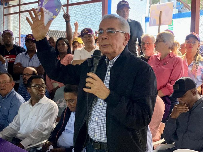 Expresidente Danilo Medina reunido con agropecuarios en Peravia
