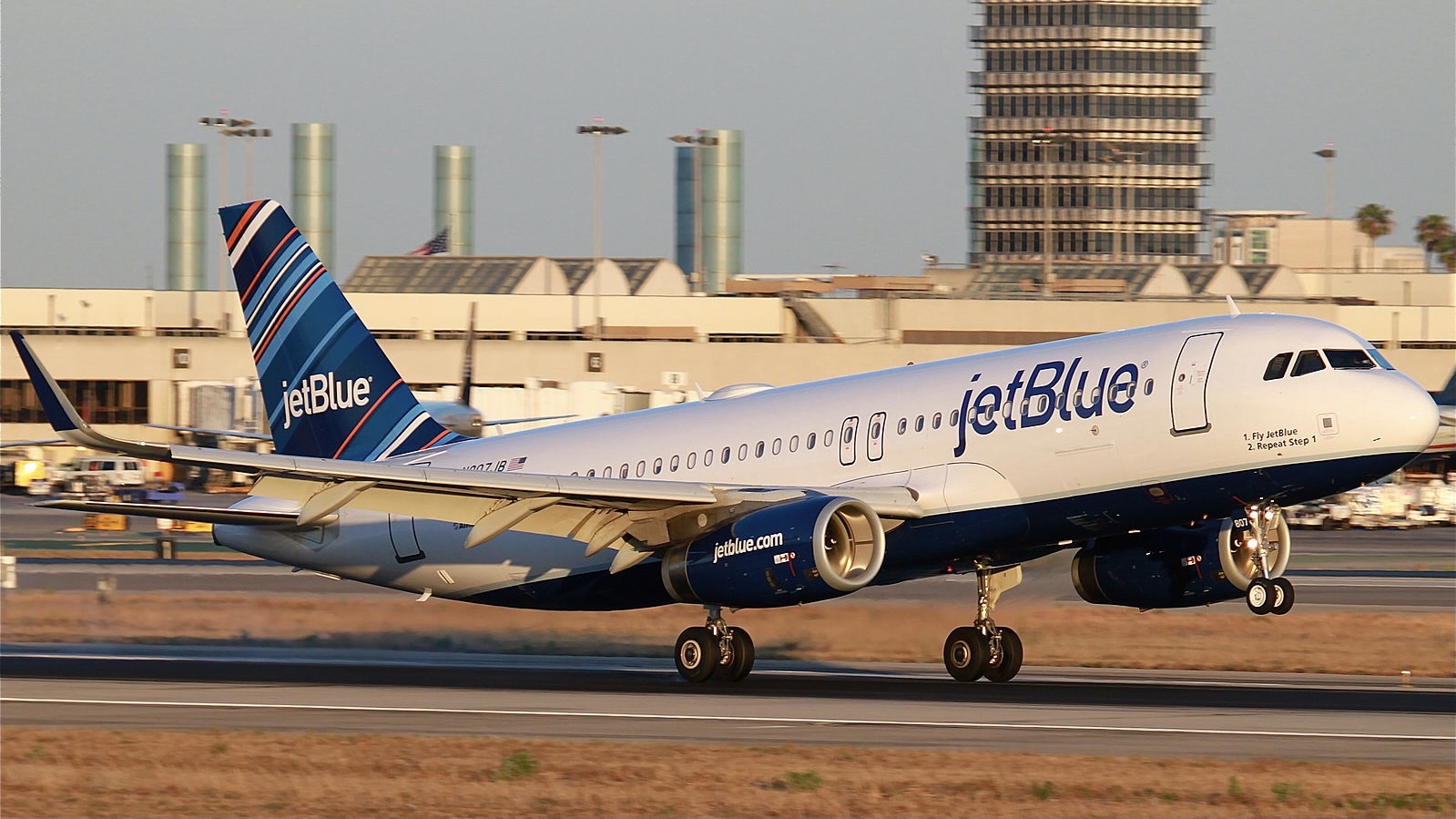 JetBlue suspenderá vuelos a Cuba, decisión causa reacciones