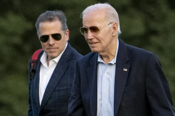El presidente de Estados Unidos Joe Biden junto a su hijo Hunter Biden.
