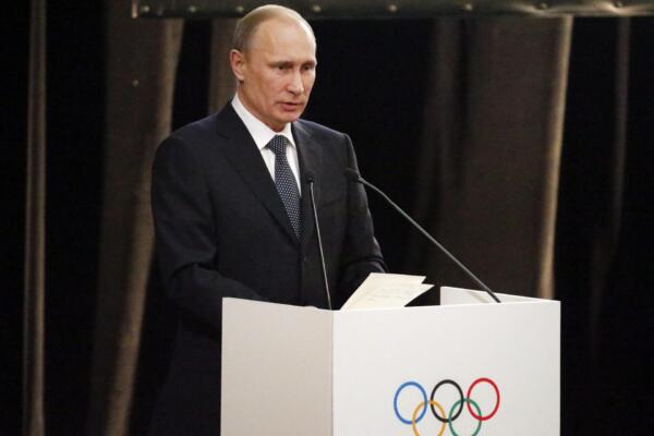 Putin acusa al Comité Olímpico Internacional de comercializar y politizar el deporte