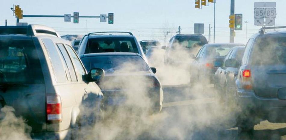 Vehículos emiten el 40% de gases de efecto invernadero del sector energía de RD
