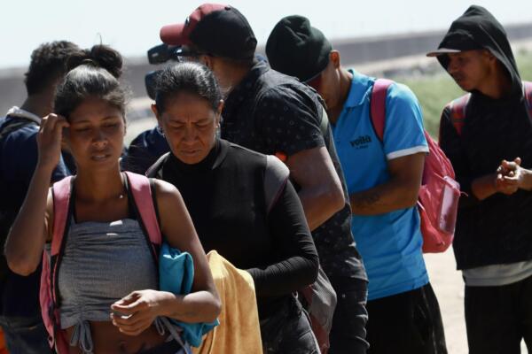 Agentes hallan a 415 migrantes de 19 países en distintos hechos en el noroeste de México