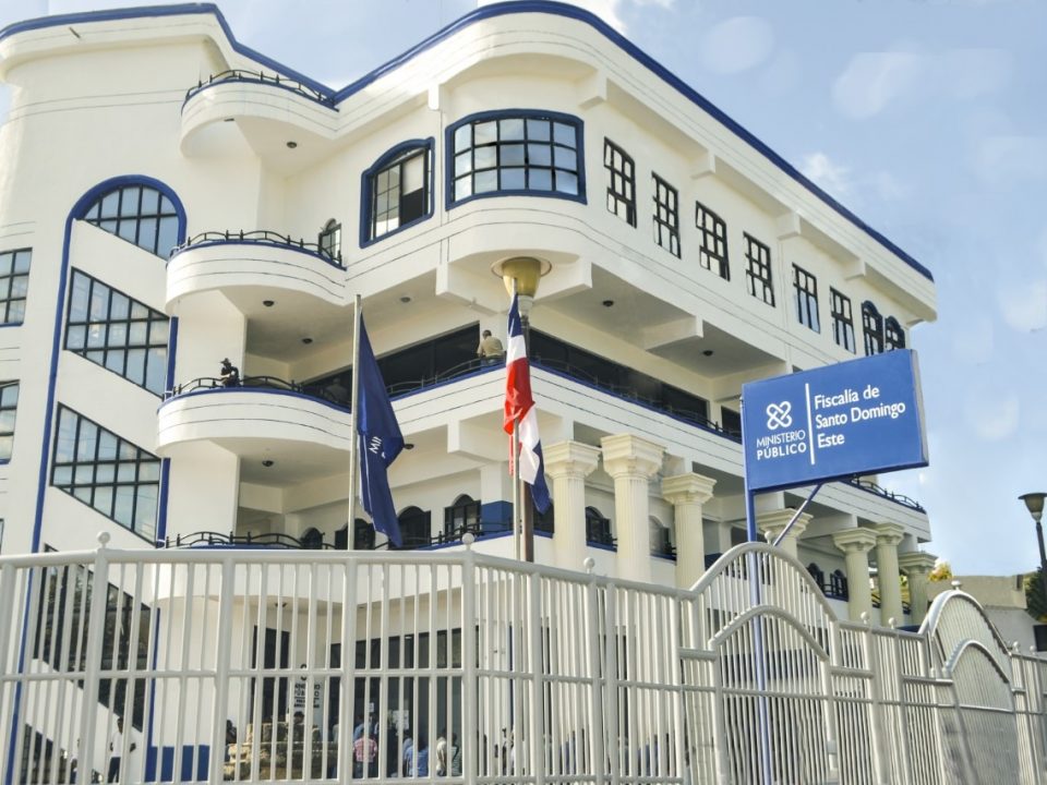 Aplazan audiencia de coerción al agente migratorio acusado de violar a haitiana
